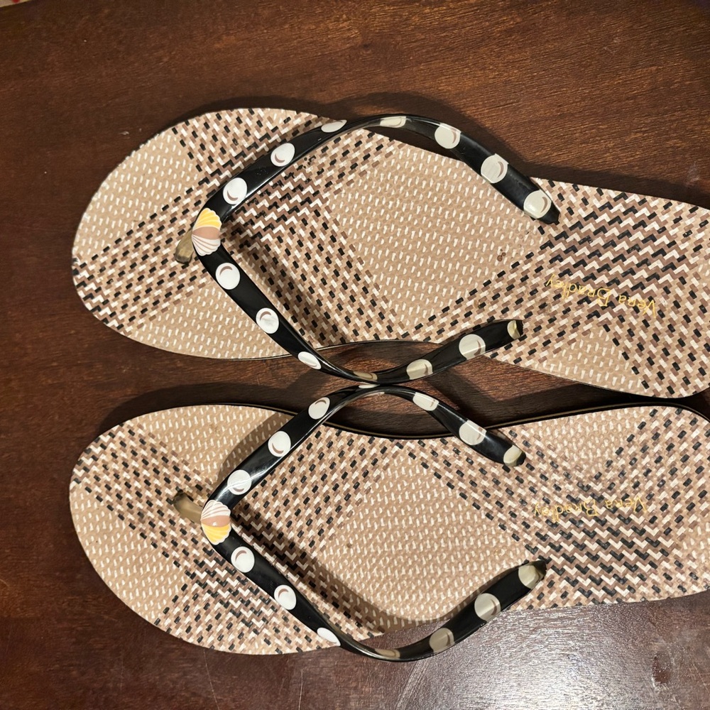 Vera Bradley Black and Tan Sandals